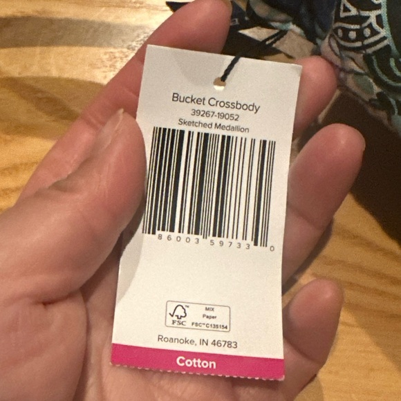 VERA BRADLEY NWT - bucket crossbody - Picture 6 of 9